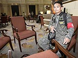 Вооруженные люди захватили фешенебельный отель в центре Манилы Вооруженные люди захватили фешенебельный отель в центре Манилы