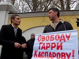 Член исполкома "Другой России" Марина Литвинович сообщила "Интерфаксу", что она также была задержана возле ГУВД, а вместе с ней несколько журналистов Член исполкома "Другой России" Марина Литвинович сообщила "Интерфаксу", что она также была задержана возле ГУВД, а вместе с ней несколько журналистов