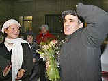 Отсидев пять суток, Гарри Каспаров в четверг вышел на свободу Отсидев пять суток, Гарри Каспаров в четверг вышел на свободу