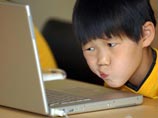 Более 37% опрошенных школьников сообщили, что проводят в день за компьютером не менее трех часов