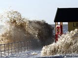 На побережье Ирландии надвигаются волны рекордной высоты в 14 метров