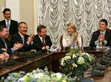 29 ноября в парламенте Украины на общем собрании двух фракций было принято решение о создании демократической коалиции блока Юлии Тимошенко и пропрезидентского блока "Наша Украина - Народная самооборона"