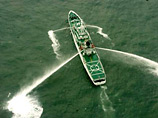 В результате аварии в Желтое море вылилось около 15 тысяч тонн нефти. Танкер перевозил 146 тысяч тонн нефти