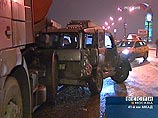 На МКАД столкнулись два грузовика и девять легковых машин: четверо пострадавших