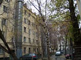 Коренных москвичей, десятилетиями стоящих в очереди на получение муниципального жилья, жильцов ветхих домов и пятиэтажек, идущих под снос, переселят за МКАД