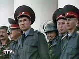 Тем временем в столице Киргизии сотрудники правоохранительных органов задержали несколько распространителей листовок, в которых содержались призывы бойкотировать голосование. Тем временем в столице Киргизии сотрудники правоохранительных органов задержали несколько распространителей листовок, в которых содержались призывы бойкотировать голосование.