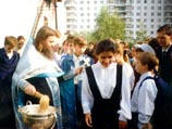 В петербургской гимназии учеников заставляли учить "Закон Божий" и молиться