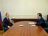 Путин не заинтересован в сильном преемнике, поэтому возможно появление другого серьезного претендента, который мог бы оттянуть часть голосов у Медведева Путин не заинтересован в сильном преемнике, поэтому возможно появление другого серьезного претендента, который мог бы оттянуть часть голосов у Медведева