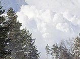 "Лавины на магистраль сходят, но сколько их - точно не известно. В связи с продолжающимся обильным снегопадом специалисты не могут приступить к разведке лавинных очагов - нет видимости" "Лавины на магистраль сходят, но сколько их - точно не известно. В связи с продолжающимся обильным снегопадом специалисты не могут приступить к разведке лавинных очагов - нет видимости"