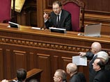 Однако спикер Арсений Яценюк ответил, что в ближайшие 6 дней Центризбирком примет решение о замещении выбывших депутатов от "оранжевой" коалиции