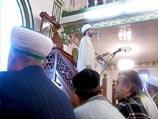 Российское телевидение ведет прямую трансляцию праздника Курбан-Байрам из мечетей Москвы и Уфы