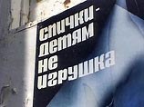 В правом крыле на втором этаже в комнате горели десять деревянных кроватей, встроенный платяной шкаф, прикроватные тумбы и постельные принадлежности В правом крыле на втором этаже в комнате горели десять деревянных кроватей, встроенный платяной шкаф, прикроватные тумбы и постельные принадлежности