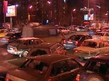 Из-за большого количества автотранспорта практически остановилось движение на всей протяженности Садового кольца Из-за большого количества автотранспорта практически остановилось движение на всей протяженности Садового кольца