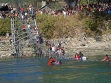 Число погибших при обрушении моста в Непале выросло до 15 человек