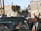 Как ожидается, упорная борьба развернется между нынешним главой страны Мваи Кибаки и Раилой Одингой - бывшим союзником президента, ставшим лидером оппозиции