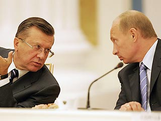 В частности, Путин попросил премьер-министра Виктора Зубкова так наладить работу правительства до президентских выборов