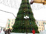 В пятницу в Красноярске зажглась хоть и искусственная, но самая высокая новогодняя елка в России