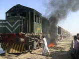 В Пакистане продолжаются массовые беспорядки, спровоцированные убийством лидера оппозиции и экс-премьера Беназир Бхутто