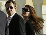 Президент Франции Саркози сделал предложение своей подруге Бруни, сообщила швейцарская газета