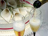 Онищенко советует на Новый год заменить шампанское ягодным морсом