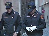 Особо крупный успех итальянским борцам с преступностью сопутствовал месяцем ранее. 6 ноября в сельском имении близ Палермо был арестован крестный отец сицилийской мафии Сальваторе Ло-Пикколо Особо крупный успех итальянским борцам с преступностью сопутствовал месяцем ранее. 6 ноября в сельском имении близ Палермо был арестован крестный отец сицилийской мафии Сальваторе Ло-Пикколо