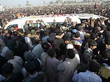 Бхутто скончалась от тяжелого ранения, полученного при теракте, в результате которого погибли еще около 20 человек, в том числе несколько сотрудников полиции, не менее 15 человек получили ранения.