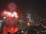 Сингапур встретил новый год грандиозными фейерверками
