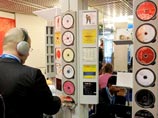Как и раньше, разрешается делать копии приобретенных CD и DVD-дисков для личного пользования или для друзей. Количество копий в законе не называется, однако немецкие суды в последние годы определили допустимый максимум в размере 7 экземпляров Как и раньше, разрешается делать копии приобретенных CD и DVD-дисков для личного пользования или для друзей. Количество копий в законе не называется, однако немецкие суды в последние годы определили допустимый максимум в размере 7 экземпляров