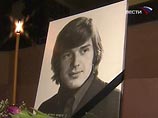Проститься с Александром Абдуловым пришли тысячи москвичей Проститься с Александром Абдуловым пришли тысячи москвичей