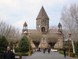 Армяне - единственные в мире христиане, празднующие Рождество Христово по традиции первых веков христианства, а именно вместе с Крещением