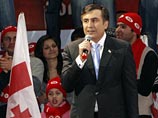 Кандидат в президенты Грузии от правящей партии Михаил Саакашвили лидирует после предварительного подсчета ЦИК голосов избирателей