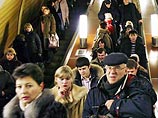 Американская журналистка Меган Стэк, недавно приехавшая в Москву, рассказывает о подземной жизни столицы: ее поразили зрелища нищеты, отчаяния и безучастности, царящих московском метро