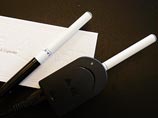 Внешне устройство похоже на обычную сигарету, вставленную в короткий мундштук Внешне устройство похоже на обычную сигарету, вставленную в короткий мундштук