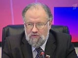 Глава ЦИК России Владимир Чуров намерен сегодня лично представить новый проект. Он не скрывает, что участники презентации станут одной из фокус-групп, на которых будет опробована эта продукция Центризбиркома Глава ЦИК России Владимир Чуров намерен сегодня лично представить новый проект. Он не скрывает, что участники презентации станут одной из фокус-групп, на которых будет опробована эта продукция Центризбиркома