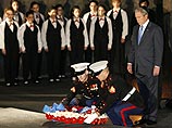 Третий день визита в Израиль президент США Джордж Буш начал с посещения Музея памяти жертв Холокоста "Яд ва-Шем" в Иерусалиме Третий день визита в Израиль президент США Джордж Буш начал с посещения Музея памяти жертв Холокоста "Яд ва-Шем" в Иерусалиме