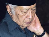 Сухарто бессменно правил страной более 30 лет и был вынужден сложить с себя президентские полномочия в 1998 году