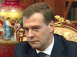 В том, что страна в случае избрания президентом Медведева будет двигаться "по пути демократии", уверены те же две трети, что собираются его поддержать