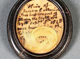 В Лондоне на международном аукционе Bonhams во вторник выставлена прядь волос последней и шестой по счету жены английского короля Генриха VIII - Кэтрин Парр В Лондоне на международном аукционе Bonhams во вторник выставлена прядь волос последней и шестой по счету жены английского короля Генриха VIII - Кэтрин Парр