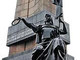 Именно с Надежды Бабуриной слепили образ русской женщины для уфимского Монумента Дружбы. Он появился в городе в 1965 году к празднованию 400-летнего юбилея добровольного вхождения Башкирии в состав России