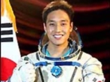 Южнокорейский астронавт возьмет с собой в космос горсти земли из двух Корей и там смешает их вместе