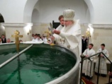 Патриарх Алексий II совершил сегодня чин Великого освящения воды. На богослужение в Храме Христа Спасителя собралось более двух тысяч человек