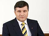 Украинские драчуны Черновецкий и Луценко машут кулаками после драки, выдвигая свои версии потасовки Украинские драчуны Черновецкий и Луценко машут кулаками после драки, выдвигая свои версии потасовки