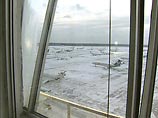 Во Внукове самолет Ту-204 после посадки выкатился за пределы полосы Во Внукове самолет Ту-204 после посадки выкатился за пределы полосы