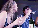 У пьющего человека больше шансов завести полезные знакомства на вечеринках, а это в итоге тоже ведет к повышению зарплаты