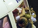В ЮАР десятки туристов застряли в понедельник вечером на высоте 700 метров в вагоне фуникулера, ведущего на вершину Столовой горы в Кейптауне и сотни оказались в ловушке на самой вершине из-за отключения электричества В ЮАР десятки туристов застряли в понедельник вечером на высоте 700 метров в вагоне фуникулера, ведущего на вершину Столовой горы в Кейптауне и сотни оказались в ловушке на самой вершине из-за отключения электричества
