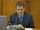 За преемника в первую очередь должны голосовать именно они, так как Медведев (кандидат в президенты, первый вице-премьер России Дмитрий Медведев - прим. NEWSru.com), по задумке Кремля, олицетворяет новое поколение в политике