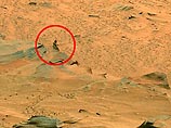 На снимке с Красной планеты найден марсианин, "ждущий автобус" 