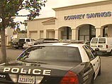В США грабители разбрасывали деньги, чтобы отвлечь полицейских от погони В США грабители разбрасывали деньги, чтобы отвлечь полицейских от погони