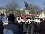 Около тысячи жителей Владивостока вышли на митинг против роста цен Около тысячи жителей Владивостока вышли на митинг против роста цен