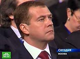 "Никаких если: мы будем настаивать на своих требованиях", - заявил Зюганов, напомнив, что он официально отправил Медведеву "требование об участии в дискуссии". "Его ответа мы пока не получили", - констатировал лидер КПРФ